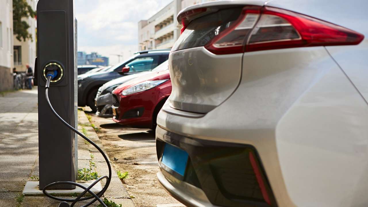 Ucuz otomobil müjdesi: Elektrikli arabalar plastikten üretilecek!
