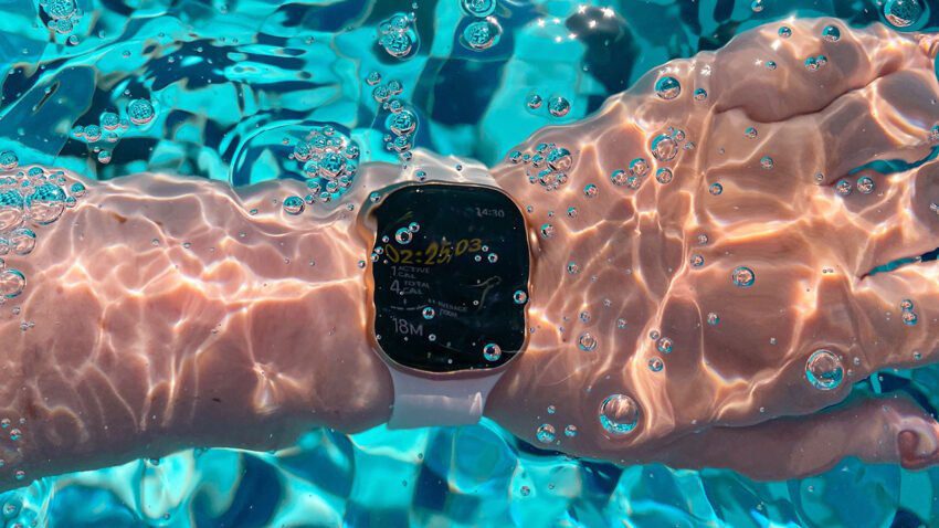 Yüzücünün hayatını Apple Watch kurtardı!