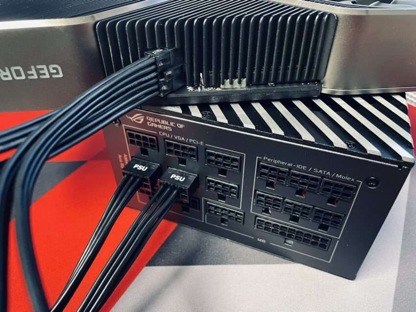 RTX 4090 ile Kullanılan 16-Pin Güç Konnektörü Yandı
