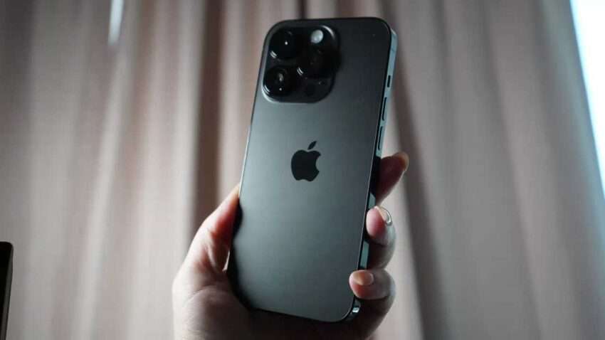 Apple’da tasarım değişikliği: iPhone 15 Pro Max boyutları belli oldu!