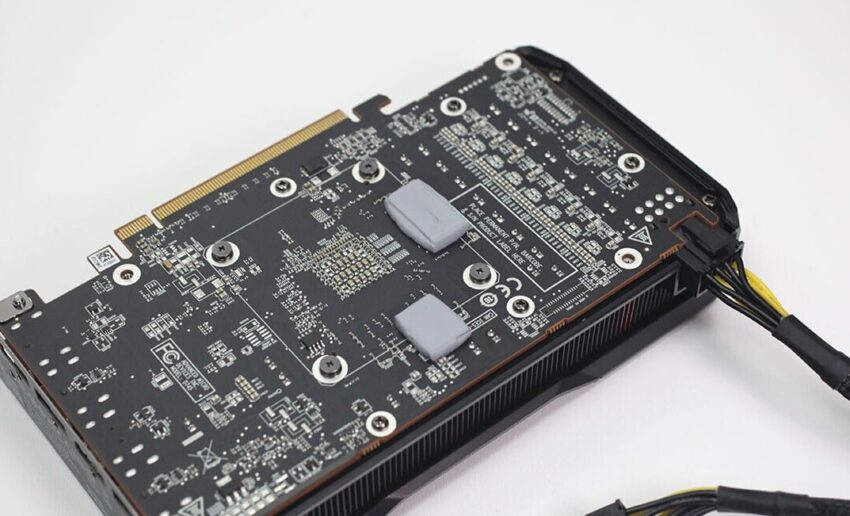 AMD: “RX 7600 Referans Kartlarda Güç Konnektörü Sorunu Olmayacak”