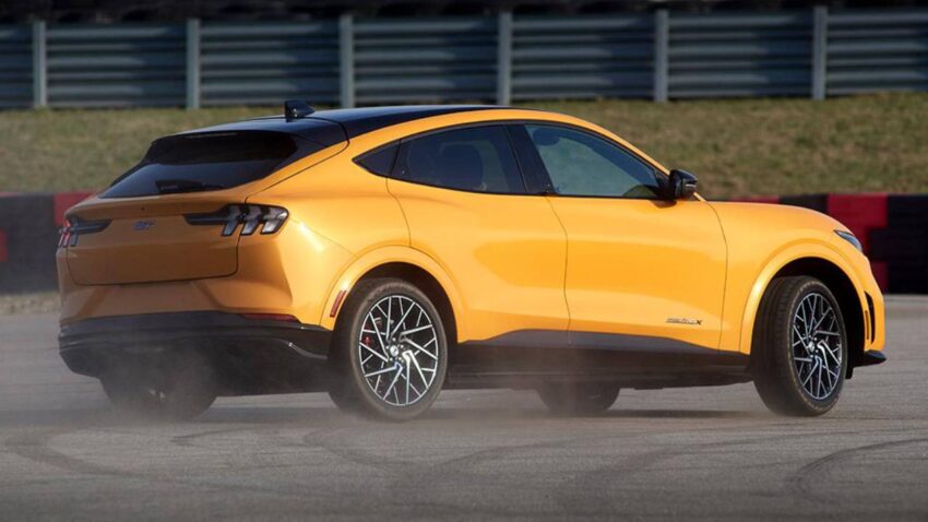 Ford efsanesi Türkiye’ye geldi: Mustang Mach-E özellikleri ve fiyatı!