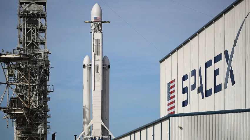 SpaceX, Falcon 9 ile bir rekora daha imza attı!