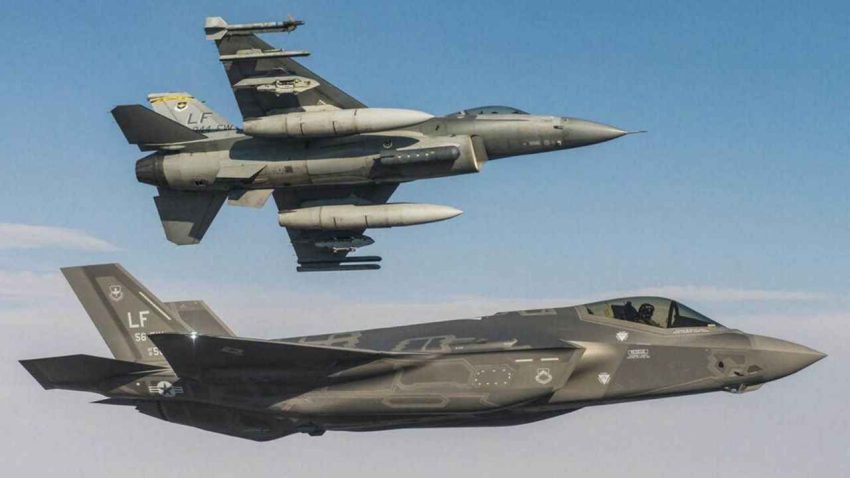 ABD, yapay zekalı savaş uçaklarını devreye alıyor!
