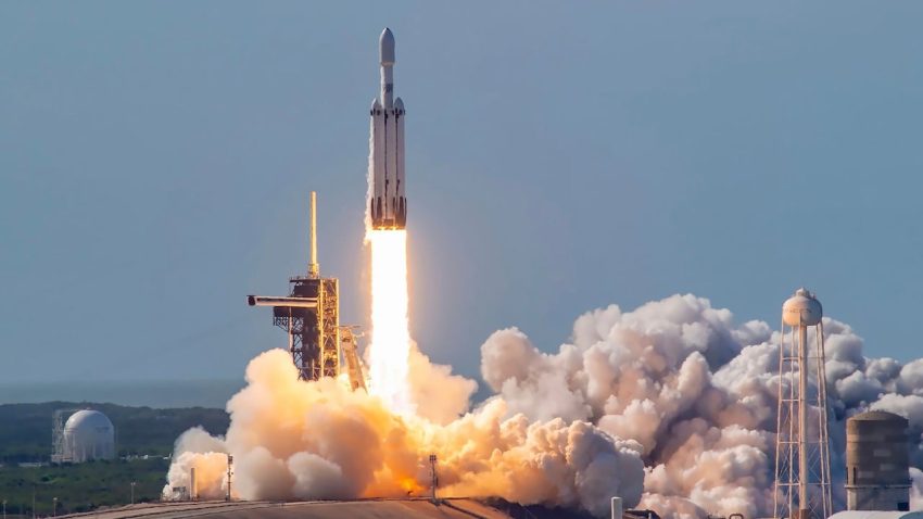 SpaceX, 2024 Yılının En Büyük Operasyonel Fırlatmasını Gerçekleştirdi