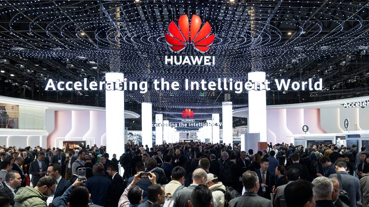 Huawei, MWC 2025’te yapay zeka destekli telekom çözümlerini tanıttı!