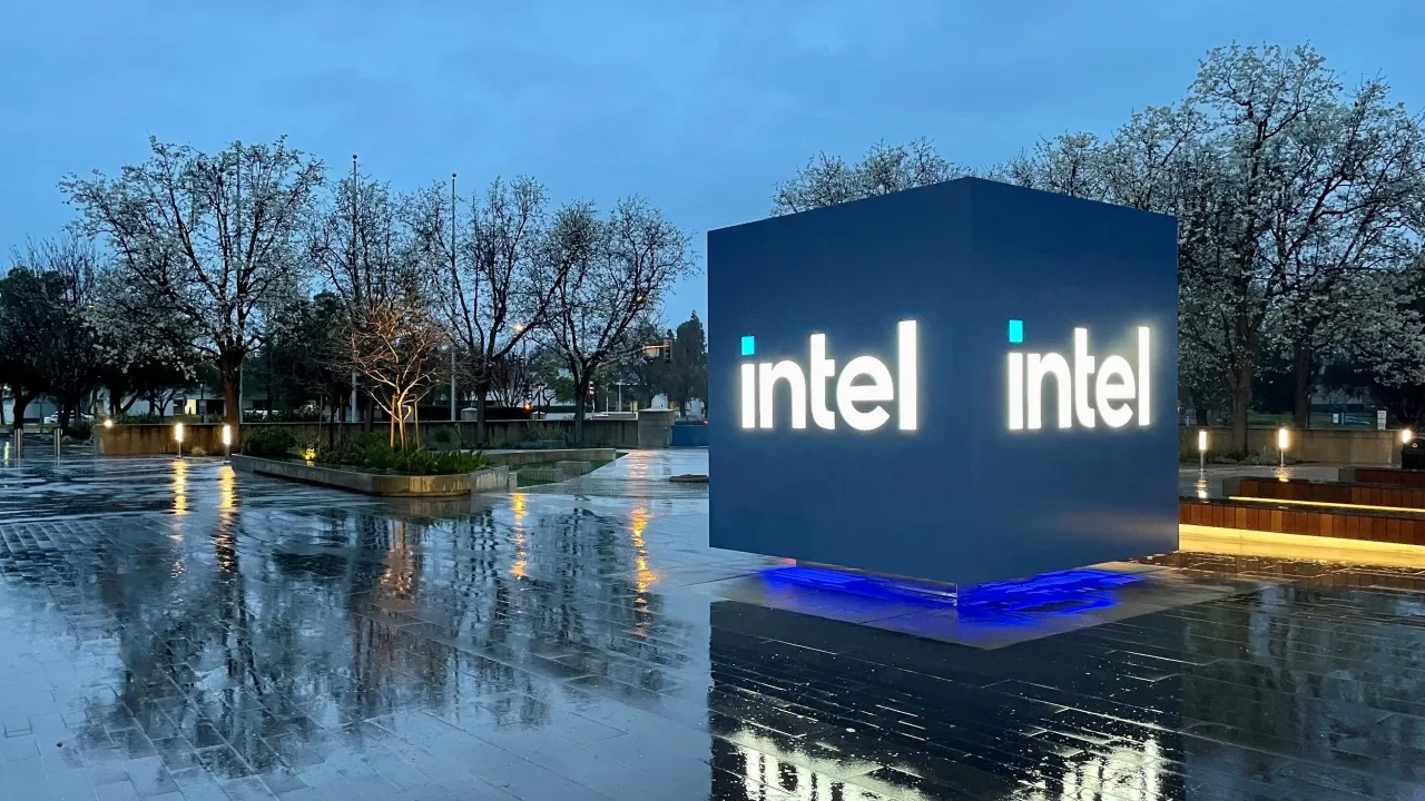 Intel, yeni CEO’su ile değişim sürecine giriyor! 2 Intel, yeni CEO’su ile değişim sürecine girecek!