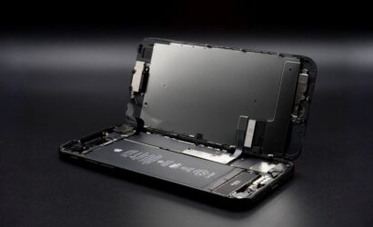 iphone-16e-sokuldu-icinden-buyuk-bir-batarya-cikti-3698