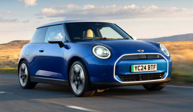 kadinlarin-en-cok-tercih-ettigi-otomobil-belli-oldu-24337