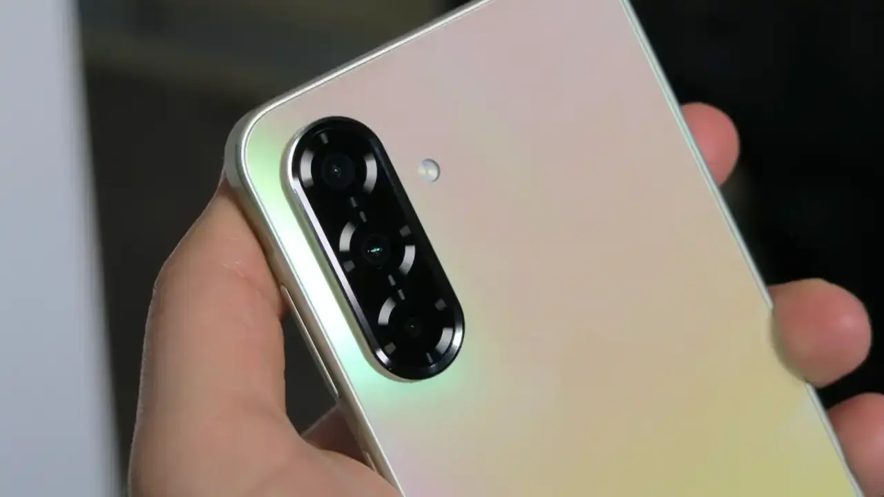 Orta segment karışacak: Galaxy M56 ve F56 Samsung’un internet sitesinde!