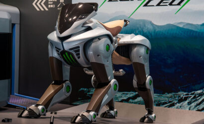 kawasakiden-yeni-nesil-robot-corleo-sahneye-cikti-39846