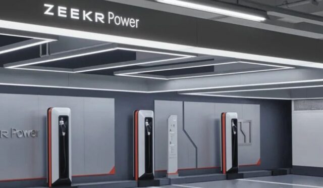zeekr-12-mwlik-sarj-cihazini-gorucuye-cikardi-72709