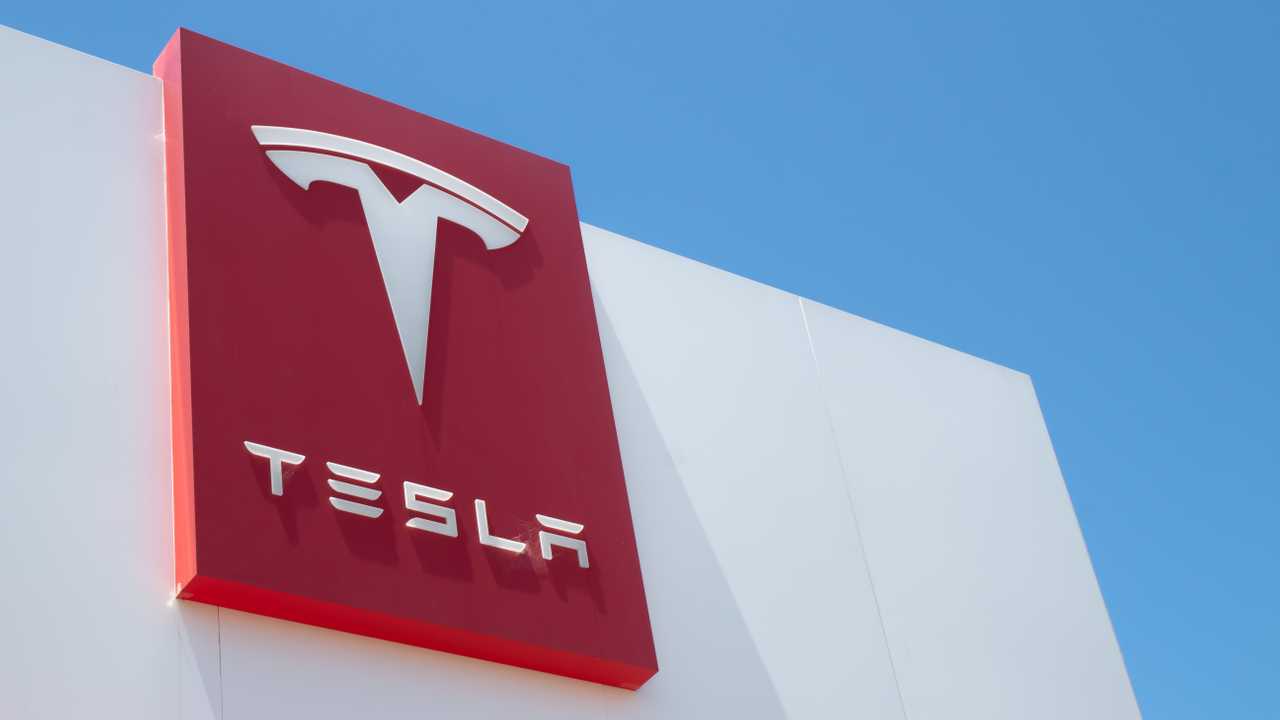 Tesla, yeni bir CEO aramaya başladı! 2 Tesla, yeni bir CEO arıyor.